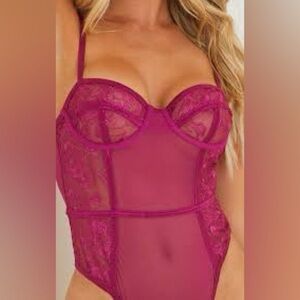 Women’s‎ PRETTY LITTLE THING laced bodysuit size small NWT